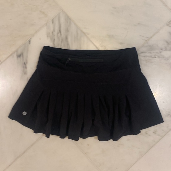 Lululemon skirt black size 6. Excellent condition - Picture 2 of 4